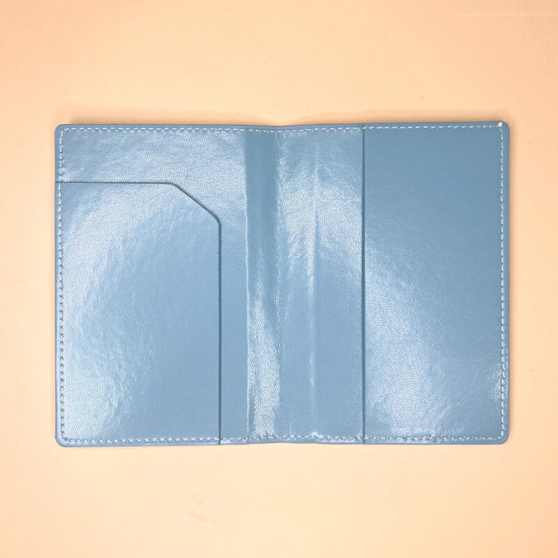 Porta Passaporto in Ecopelle con scritta Travel - immagine 2